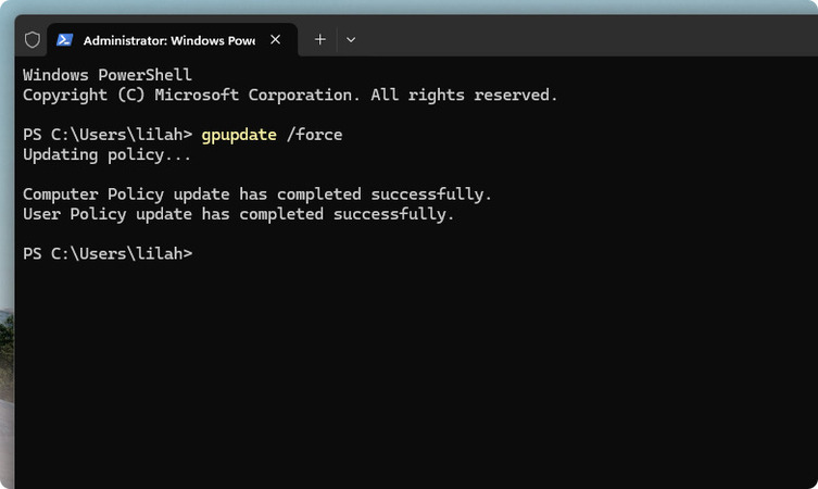 De opdracht gpupdate die wordt uitgevoerd in PowerShell